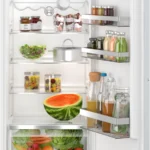 Série 4 Réfrigérateur intégrable 122.1 x 54.1 cm charnières pantographes